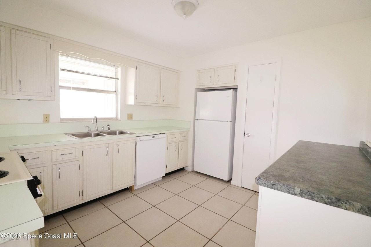 280 Hickory Ave - Photo 5 of 14