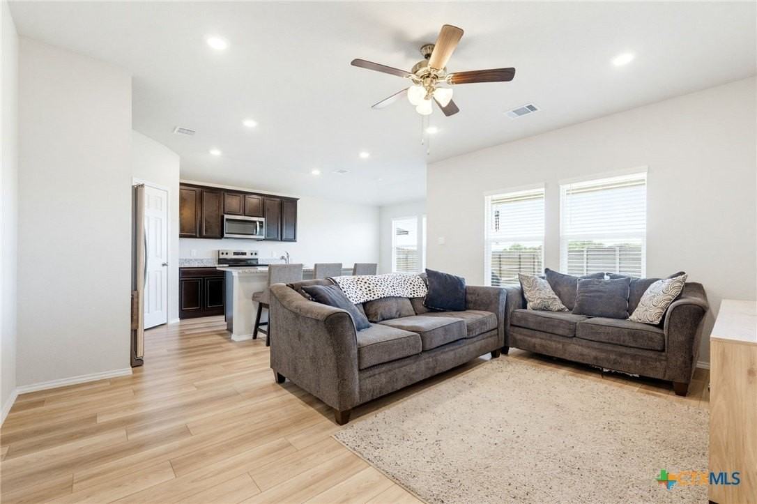 137 Ellenora Dr - Photo 3 of 15