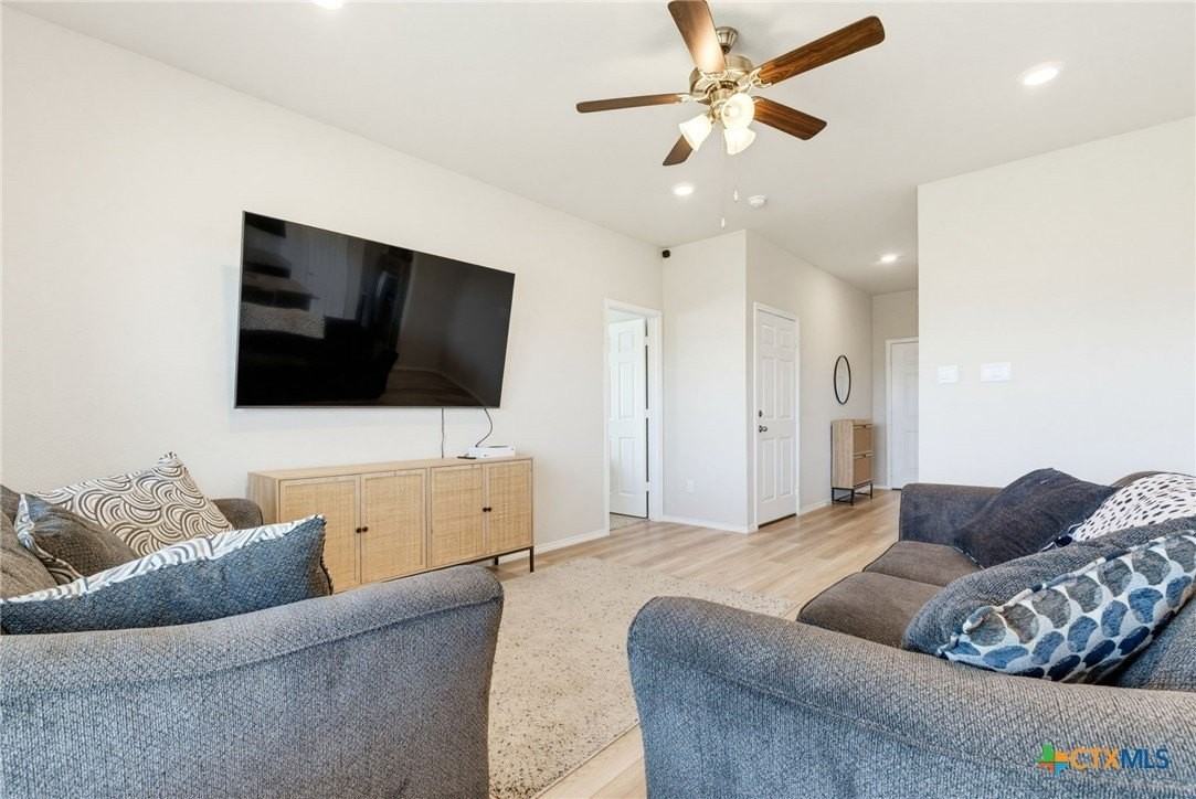 137 Ellenora Dr - Photo 4 of 15