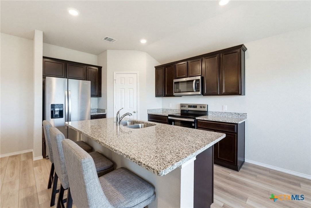 137 Ellenora Dr - Photo 5 of 15