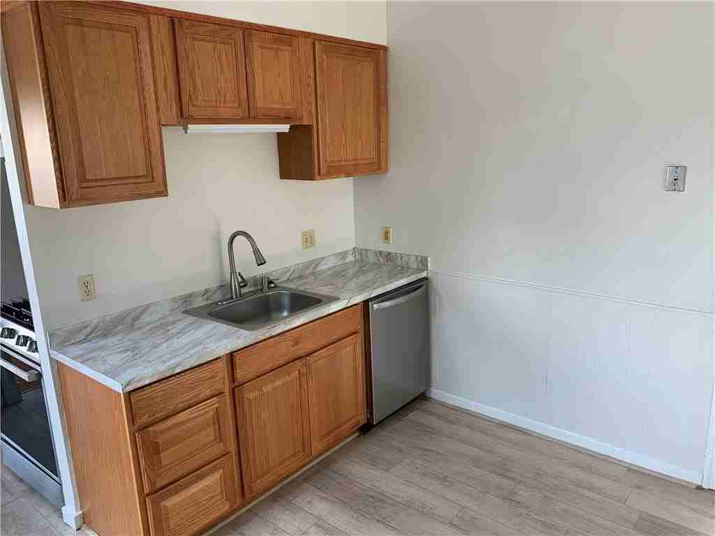 32 Sisson St #1 - Photo 7 of 27