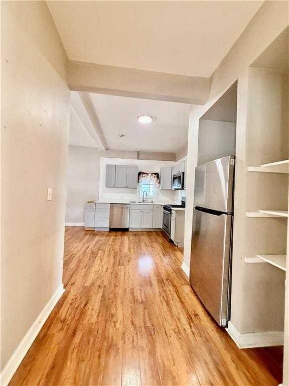 664 Plainfield St - Photo 7 of 15