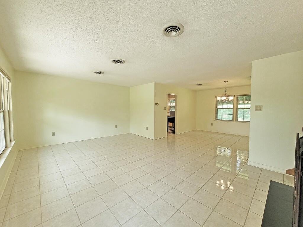 133 Glenrochie Dr - Photo 4 of 30