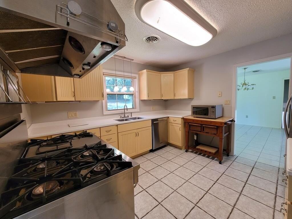 133 Glenrochie Dr - Photo 5 of 30