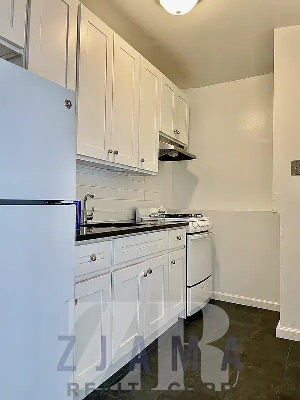 142 Saint Pauls Pl - Photo 3 of 10