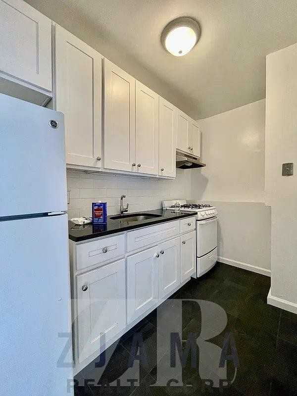 142 Saint Pauls Pl - Photo 4 of 10