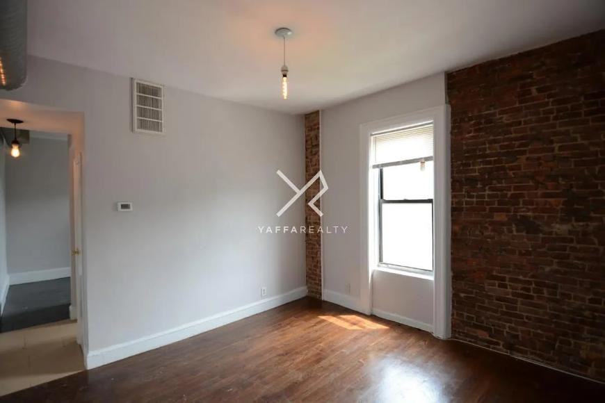 783 Lincoln Pl - Photo 2 of 7