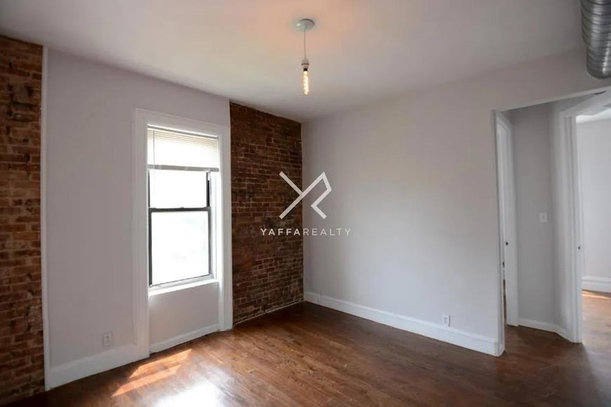 783 Lincoln Pl - Photo 3 of 7
