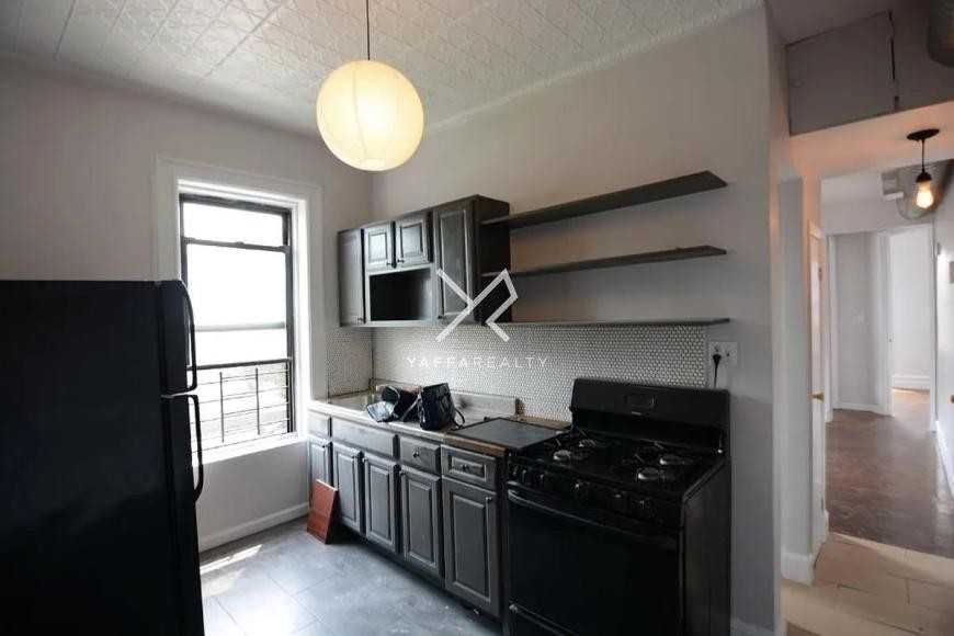 783 Lincoln Pl - Photo 4 of 7
