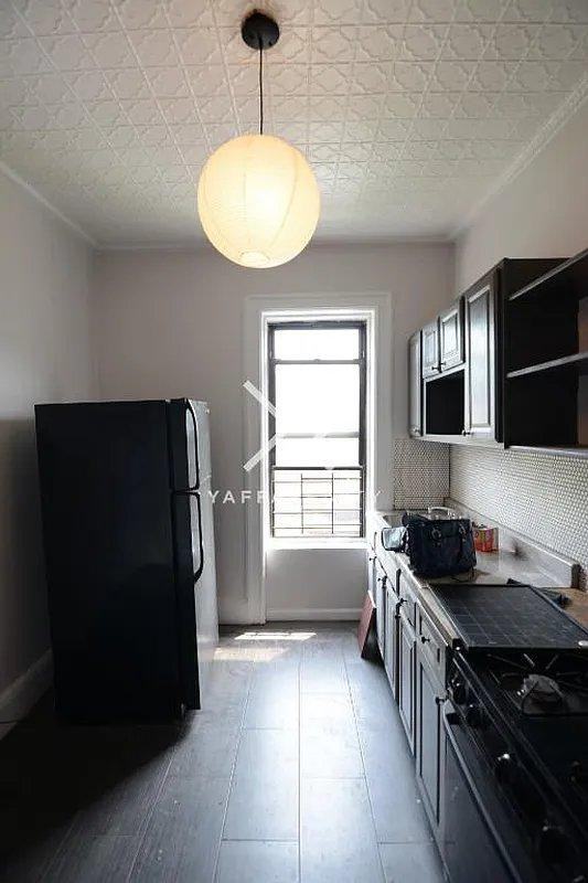 783 Lincoln Pl - Photo 5 of 7