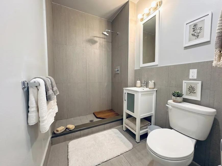 1190 Bedford Ave - Photo 5 of 6