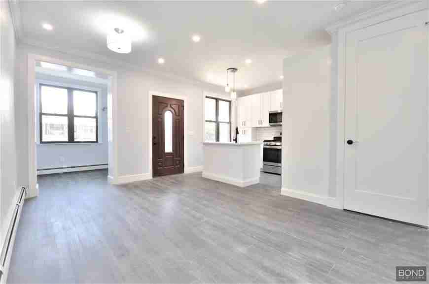 135 E 46th St