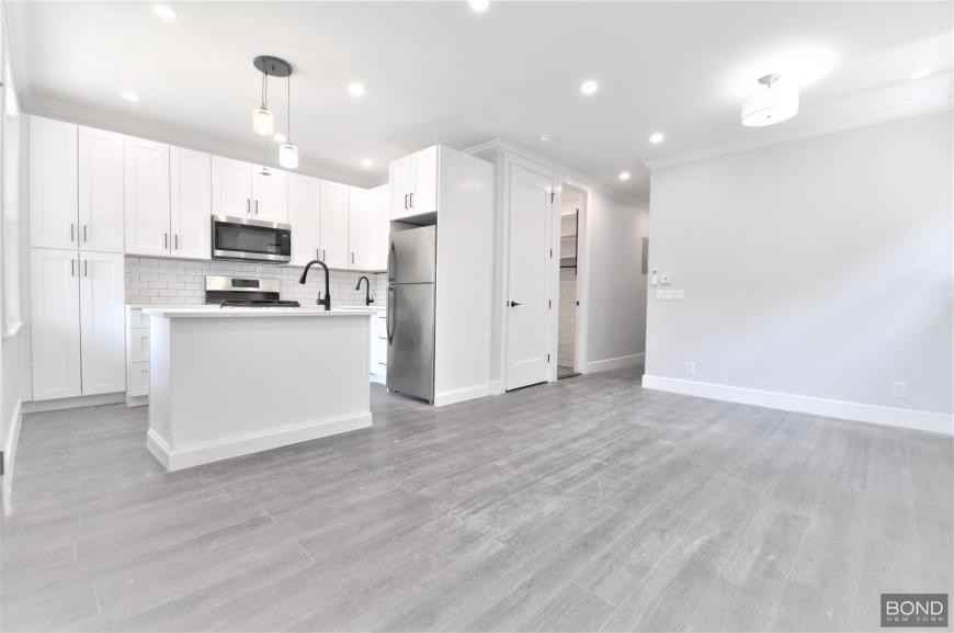 135 E 46th St - Photo 3 of 10