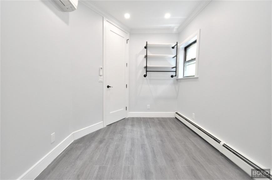 135 E 46th St - Photo 4 of 10