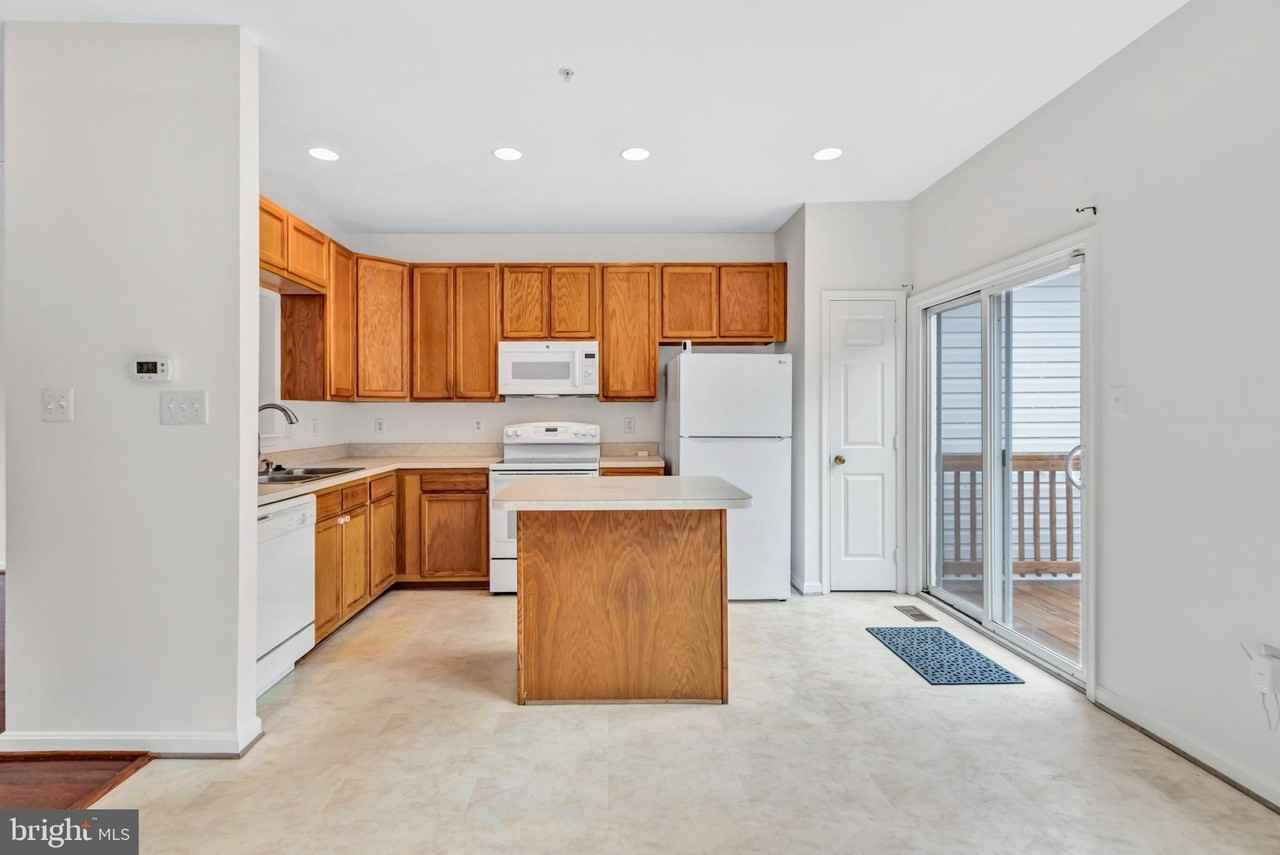 10030 Tallahassee Pl - Photo 2 of 29