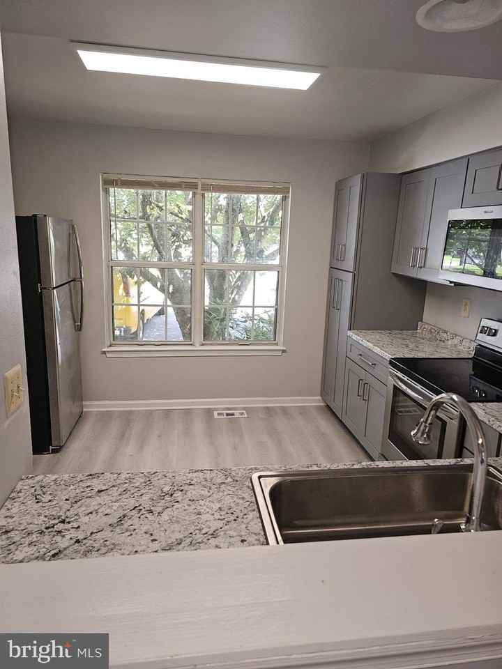 3312 Midland Ct - Photo 3 of 16