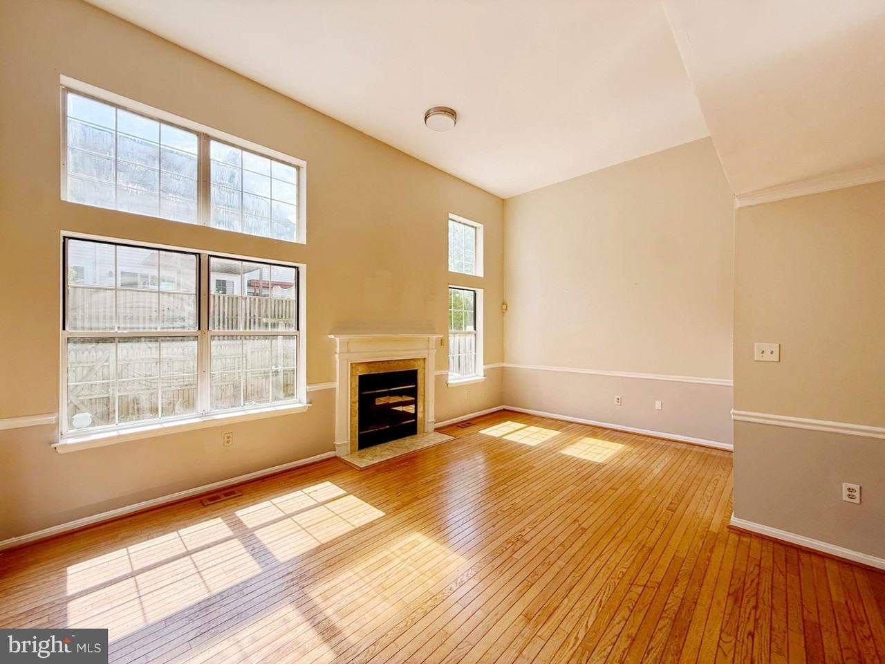 8545 Harvest View Ct - Photo 2 of 21