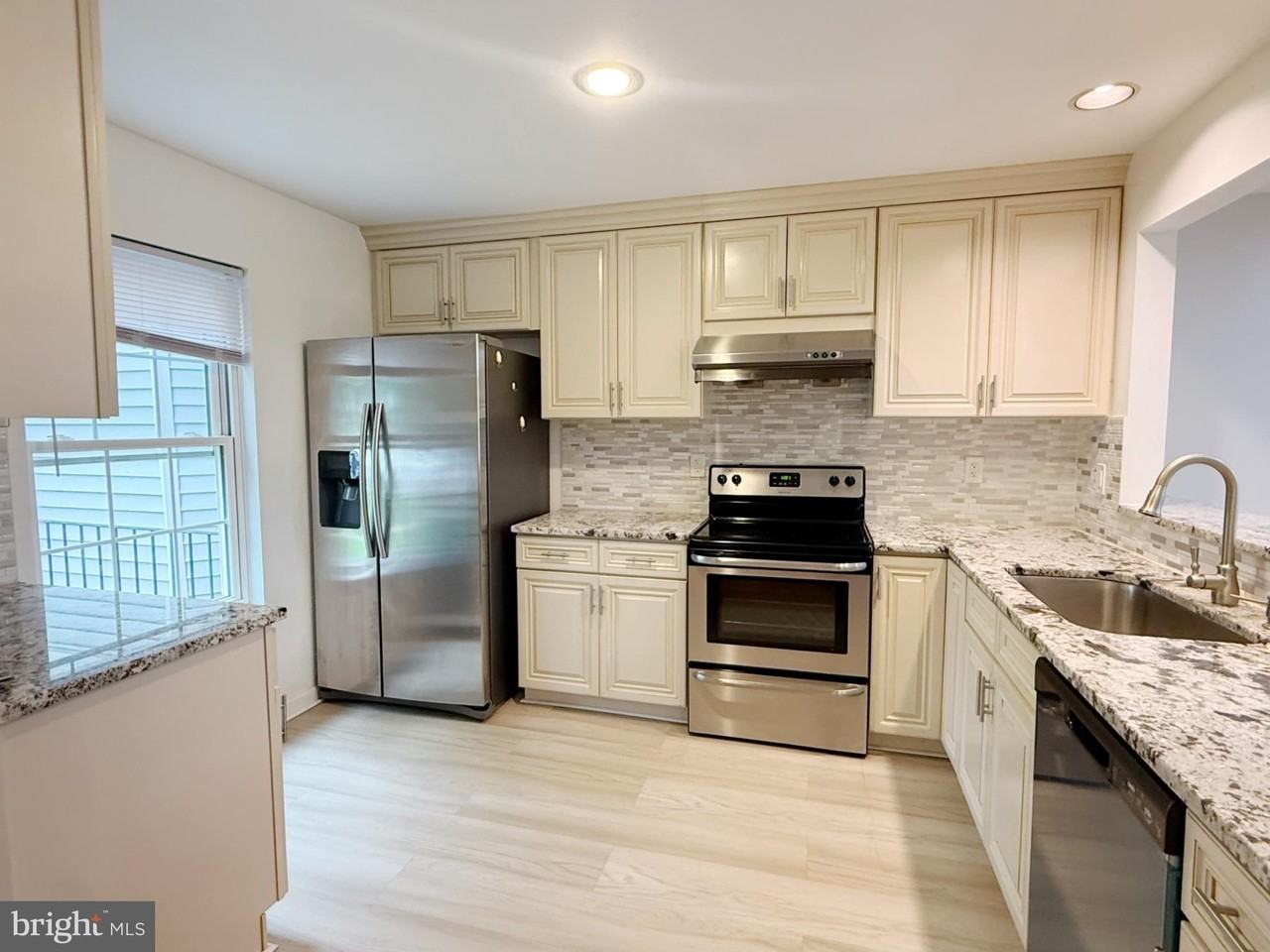 8545 Harvest View Ct - Photo 5 of 21