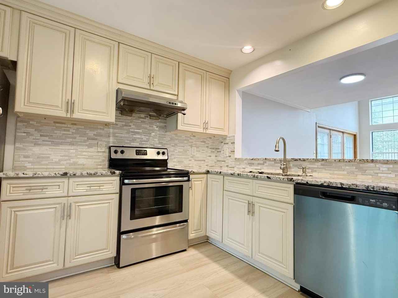 8545 Harvest View Ct - Photo 6 of 21