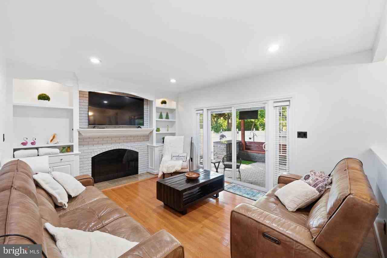 6516 Democracy Blvd - Photo 3 of 25