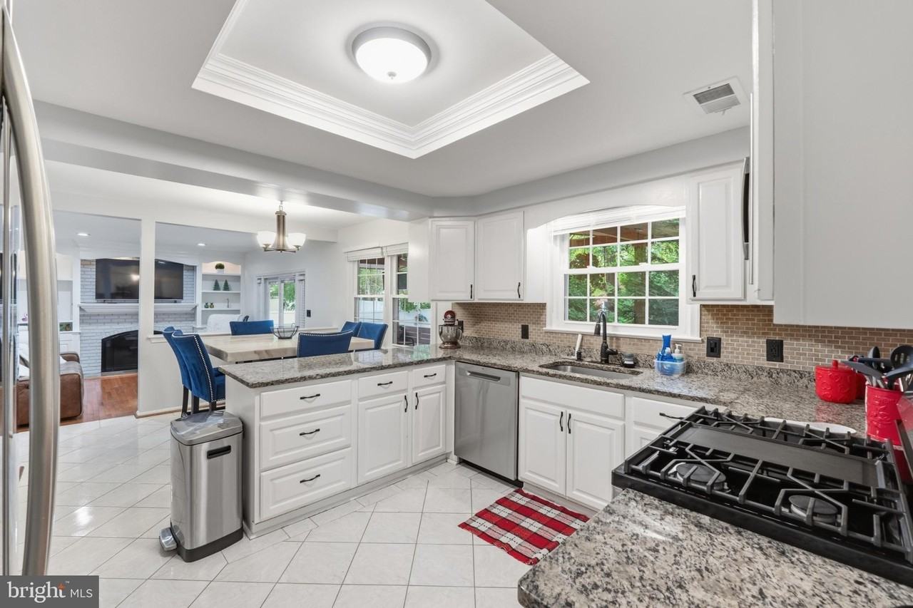 6516 Democracy Blvd - Photo 4 of 25