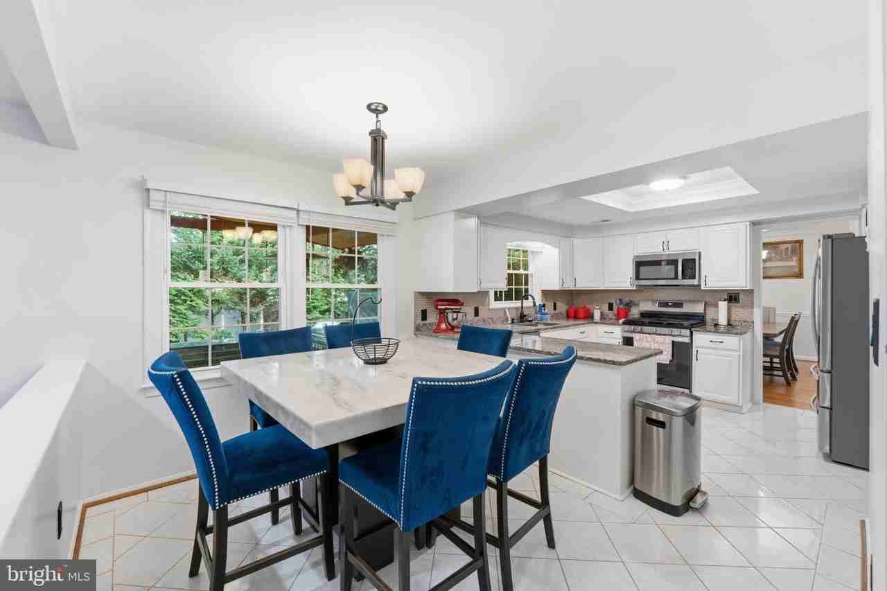 6516 Democracy Blvd - Photo 5 of 25