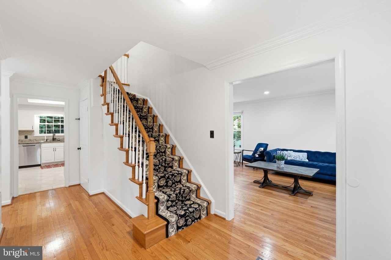 6516 Democracy Blvd - Photo 7 of 25