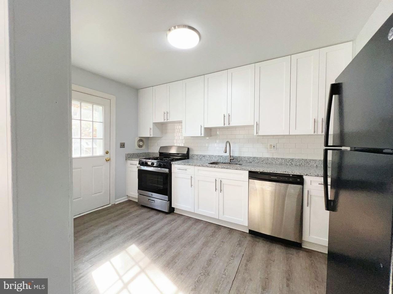 12914 Claxton Dr #4H - Photo 3 of 16