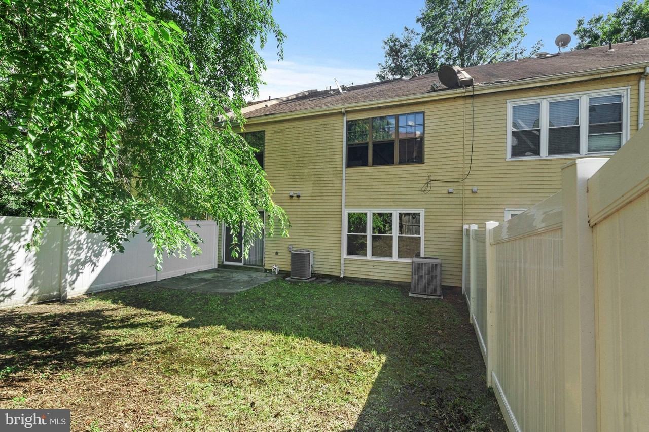 206A Chaucer Ct - Photo 3 of 13