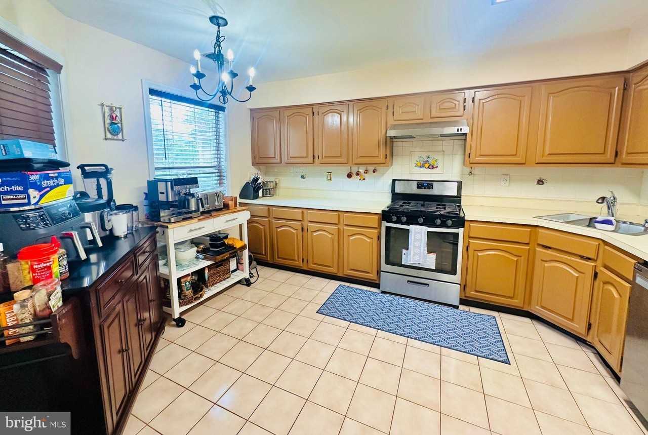 10 Colebrook Ct - Photo 3 of 13