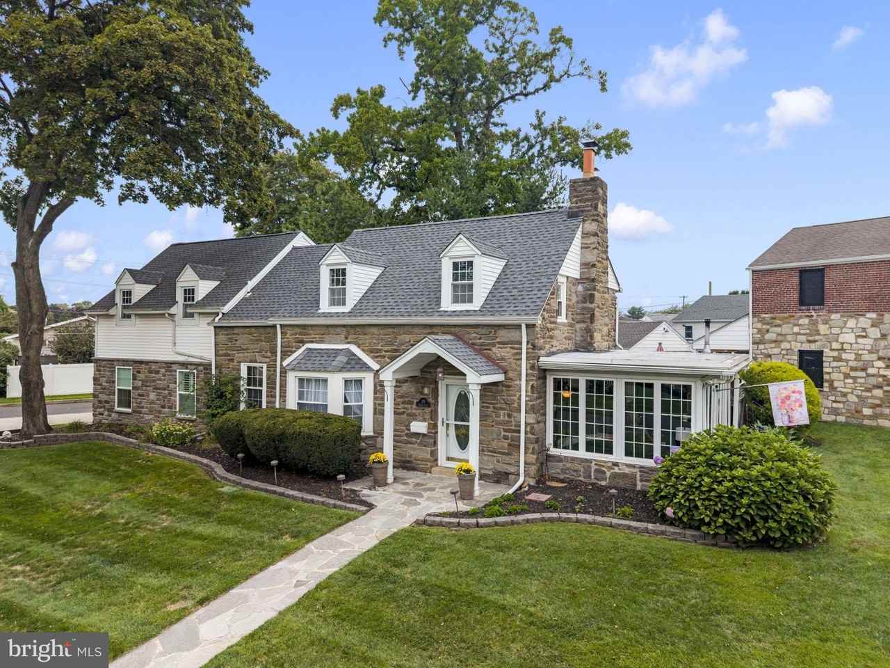 79 Manor Cir - Photo 2 of 50