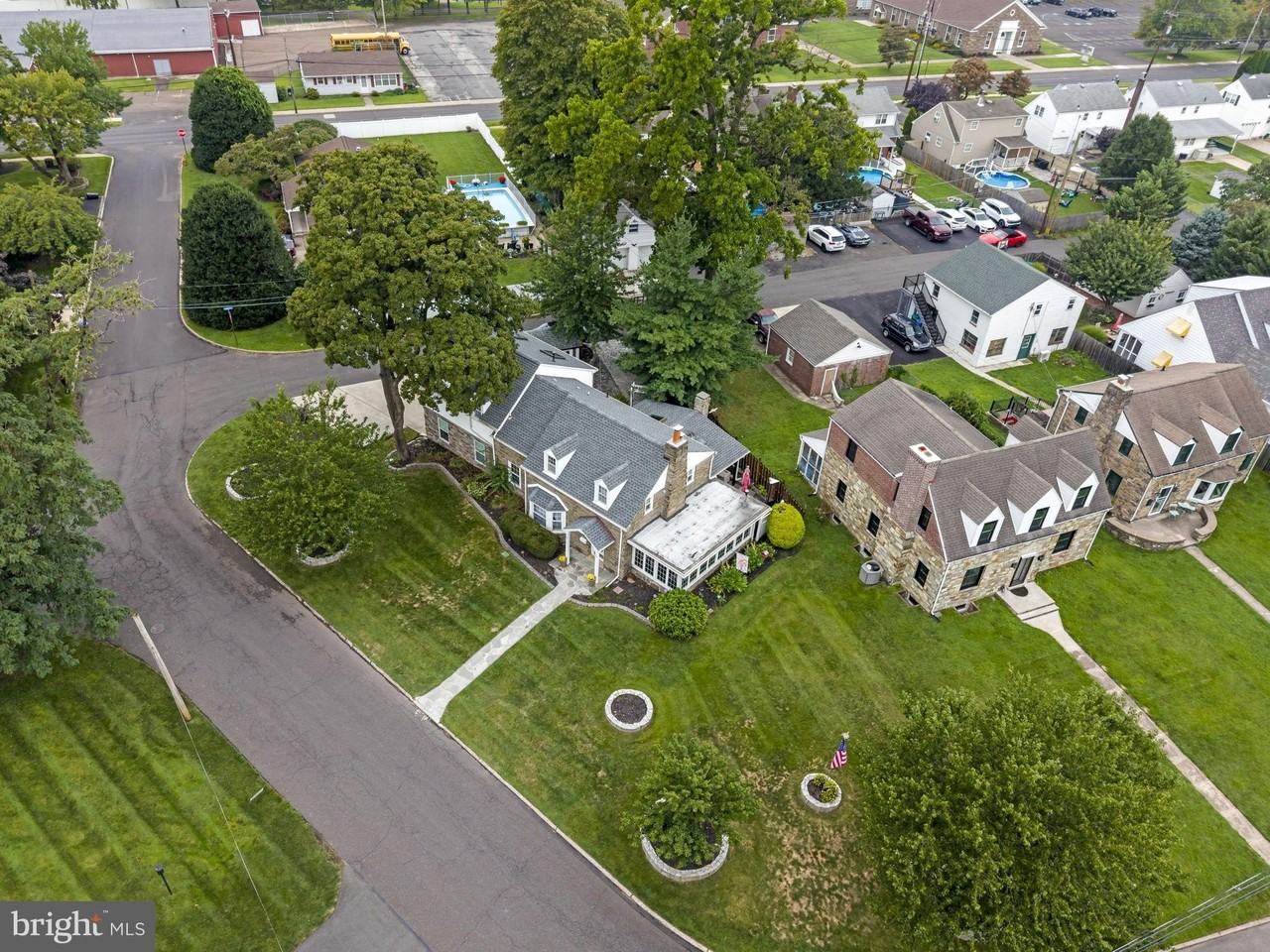 79 Manor Cir - Photo 4 of 50