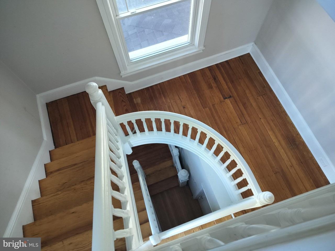 368 E Chestnut St - Photo 2 of 5