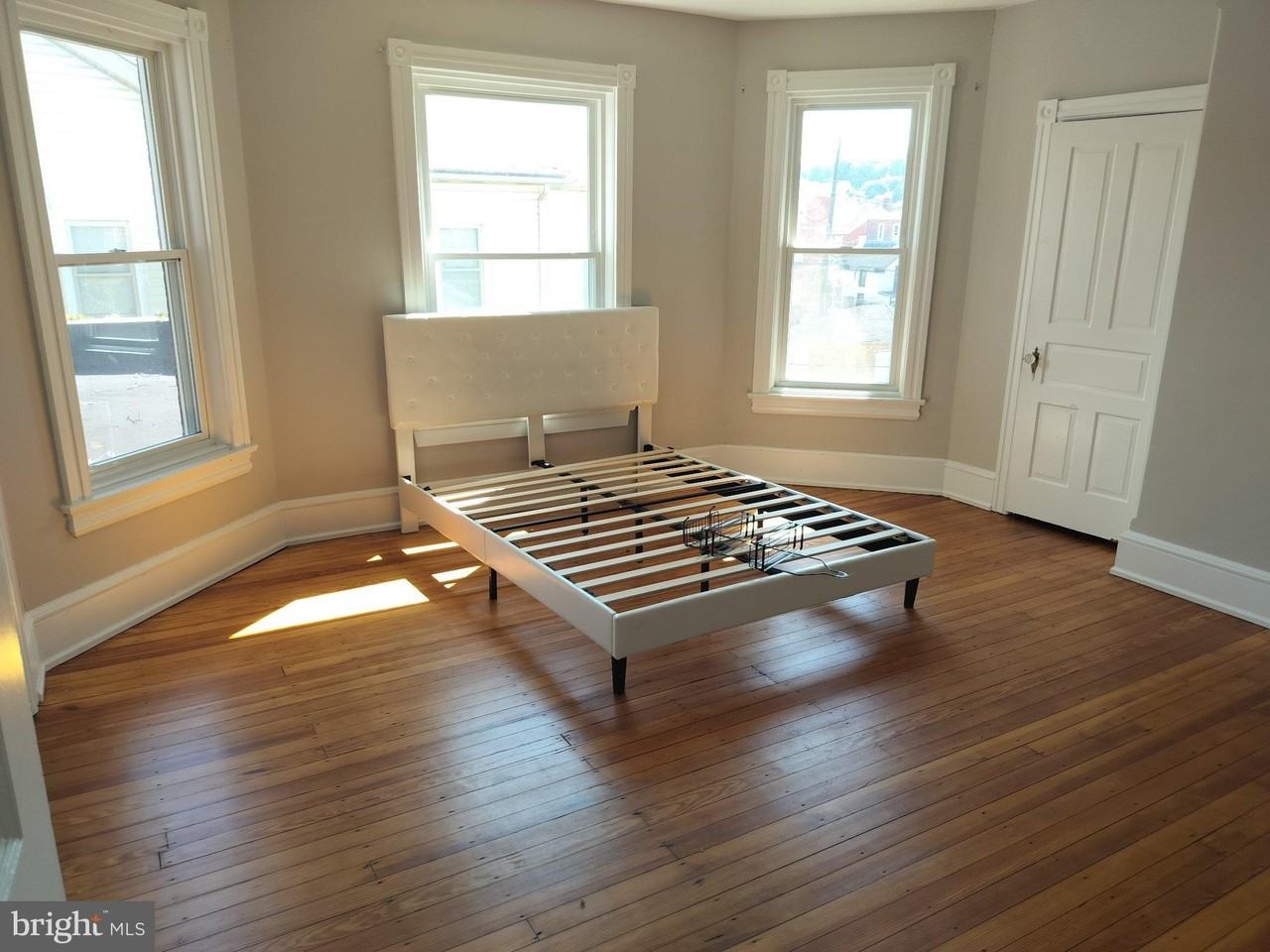 368 E Chestnut St - Photo 3 of 5
