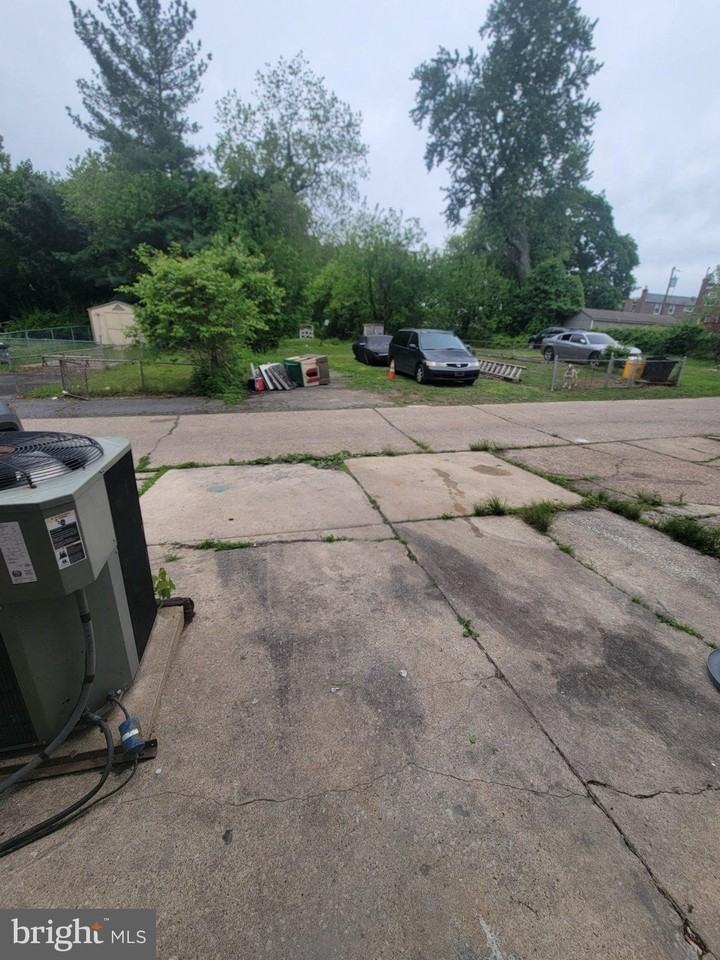 1022 Windsor Rd - Photo 4 of 18