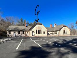 featured image of 352 Manchaug Rd
