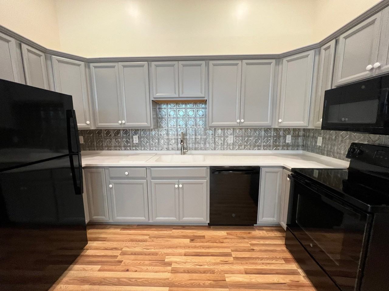 352 Manchaug Rd - Photo 2 of 6
