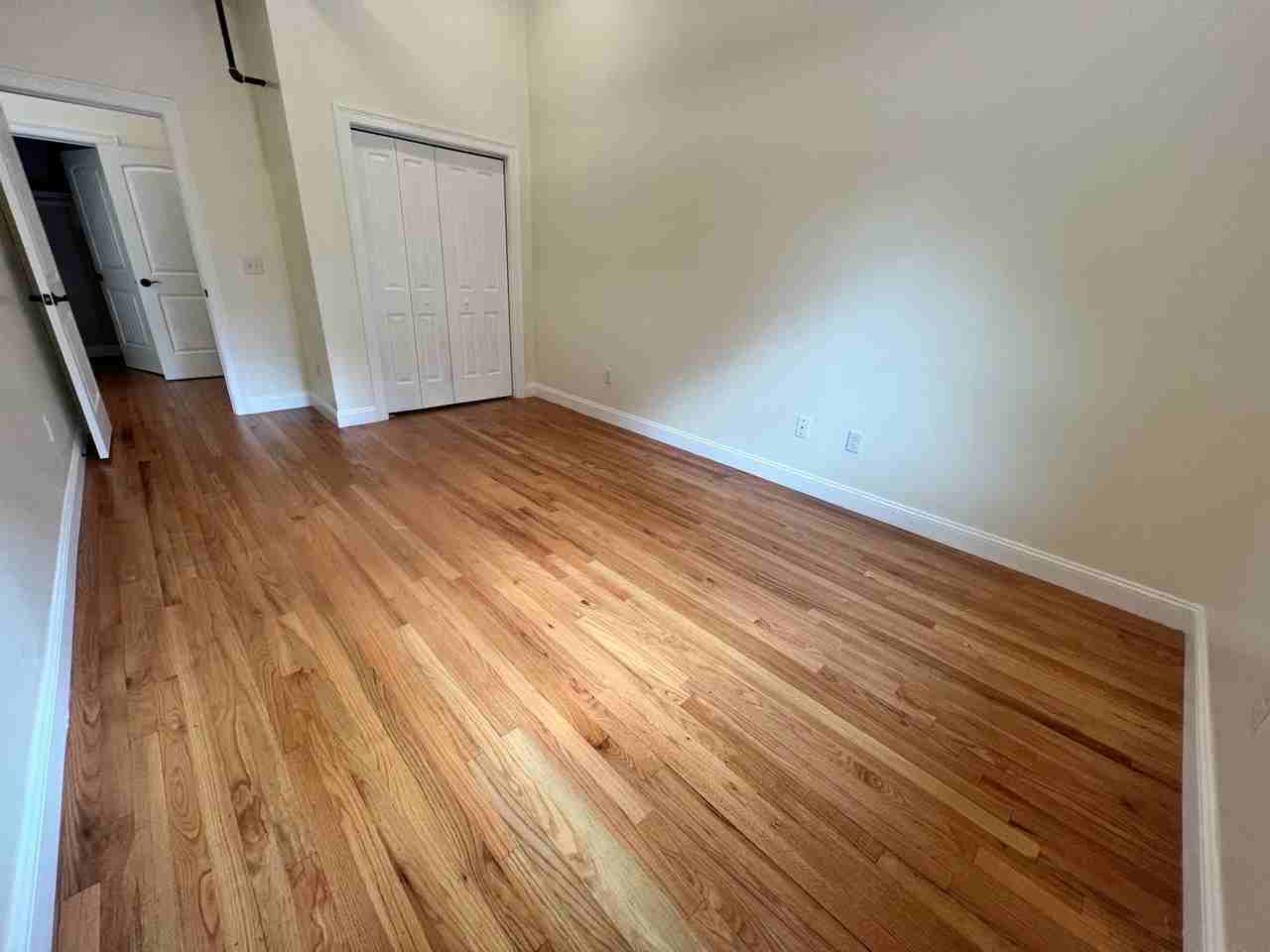 352 Manchaug Rd - Photo 4 of 6