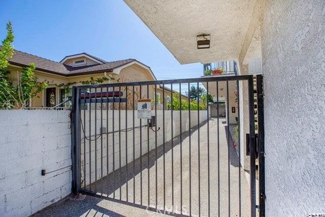 464 W Lexington Dr - Photo 4 of 10
