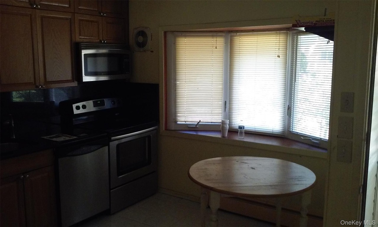 48 Hark Ln - Photo 3 of 9