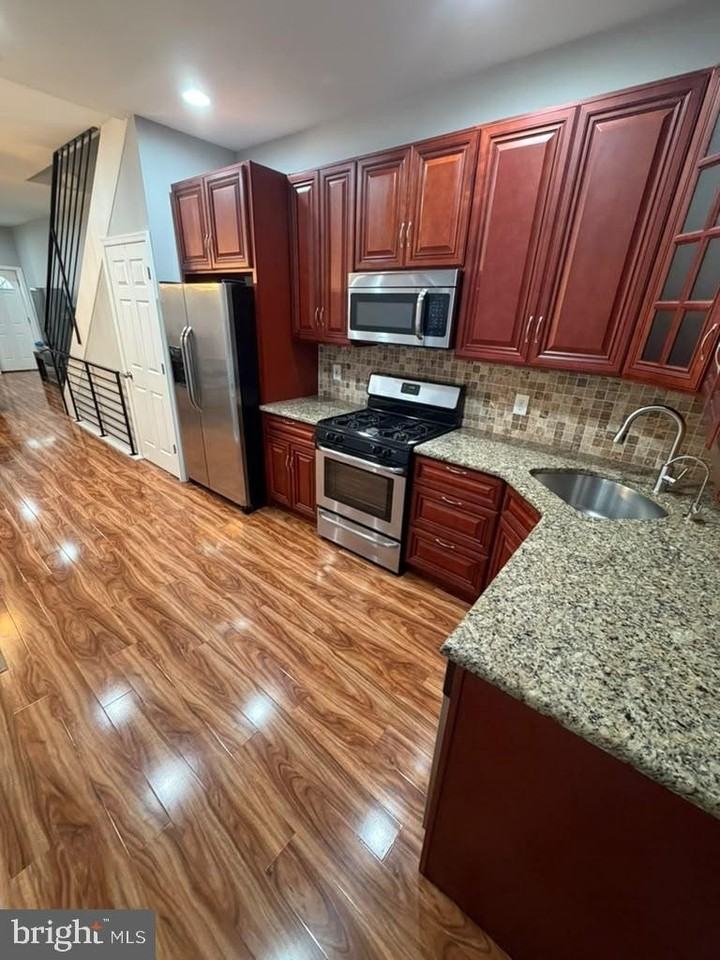 1933 Cambridge St - Photo 5 of 21