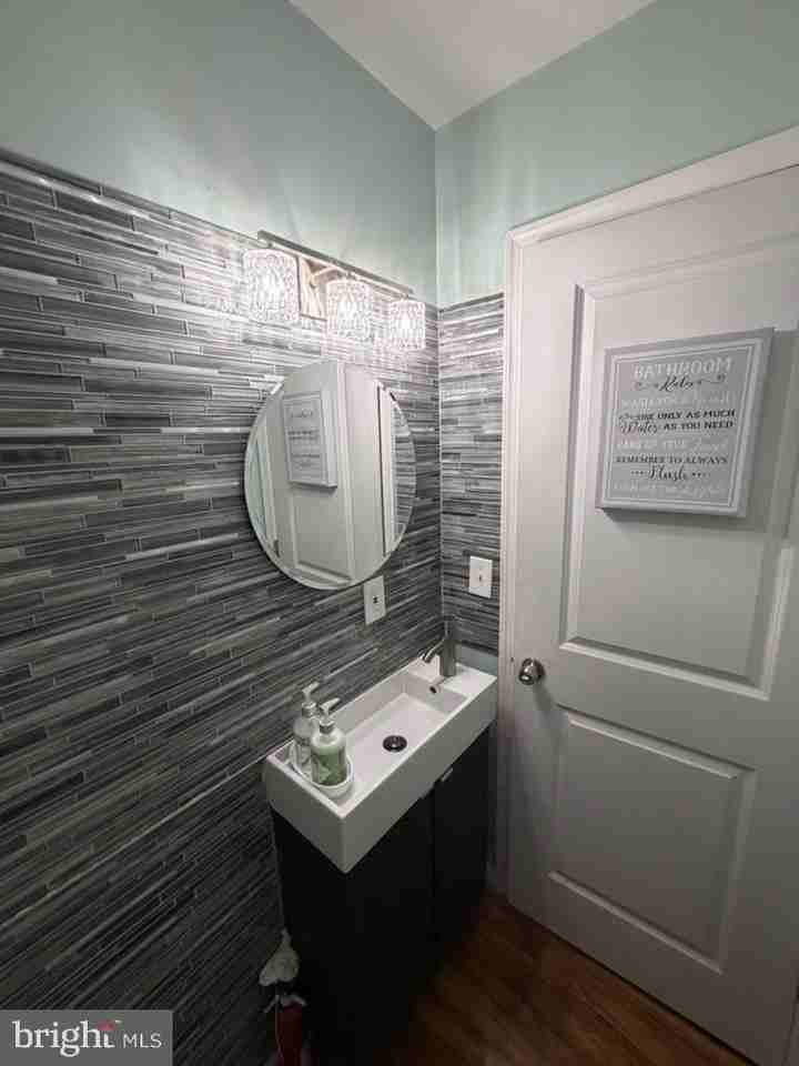 1933 Cambridge St - Photo 7 of 21