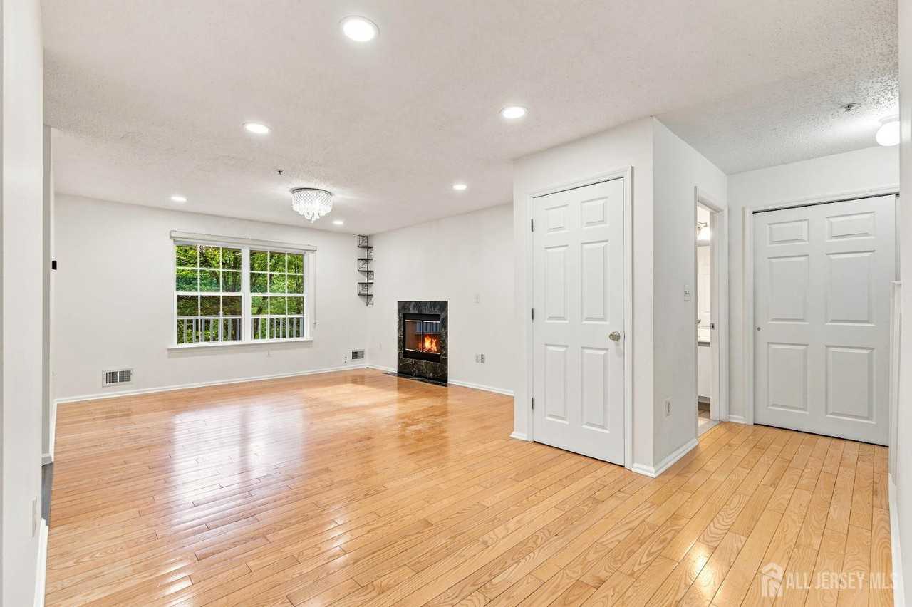 63 Prestwick Way - Photo 3 of 29