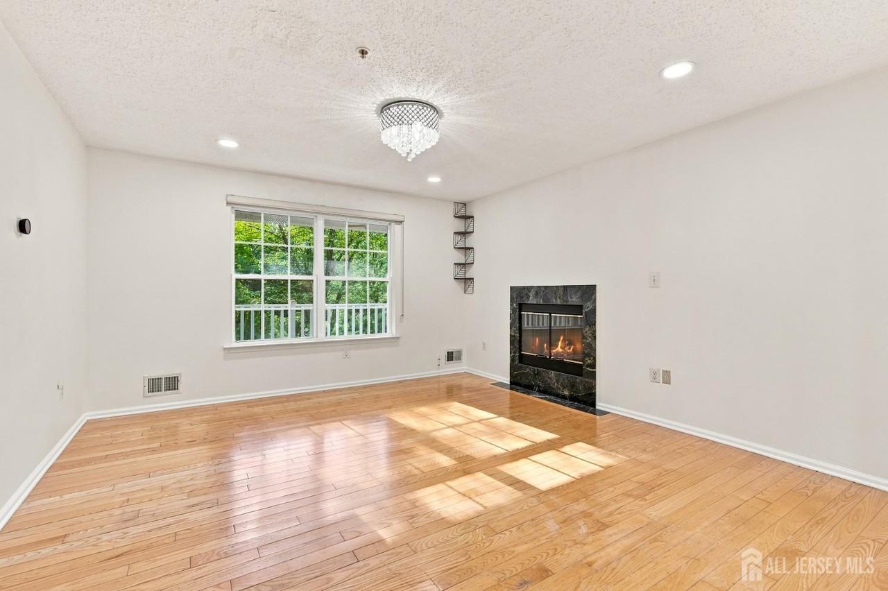63 Prestwick Way - Photo 4 of 29