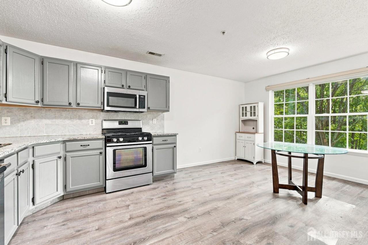 63 Prestwick Way - Photo 6 of 29