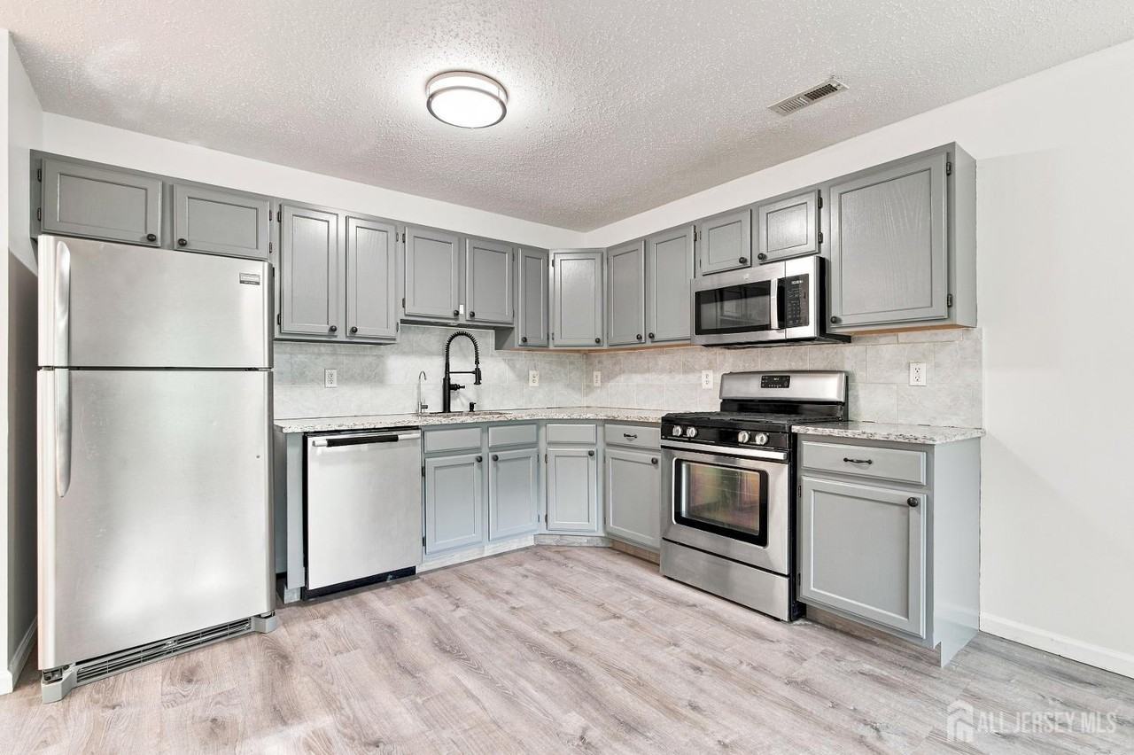 63 Prestwick Way - Photo 7 of 29