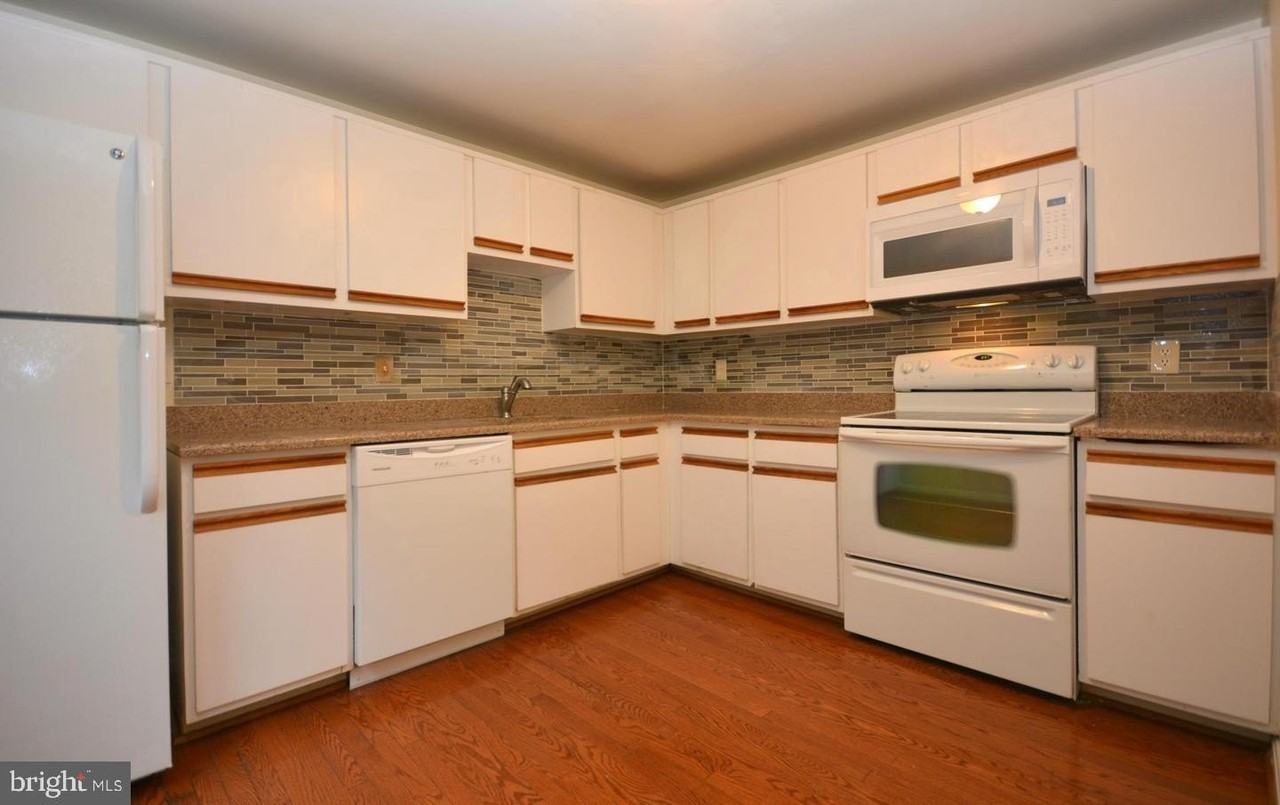 3151 Ellenwood Dr - Photo 2 of 17