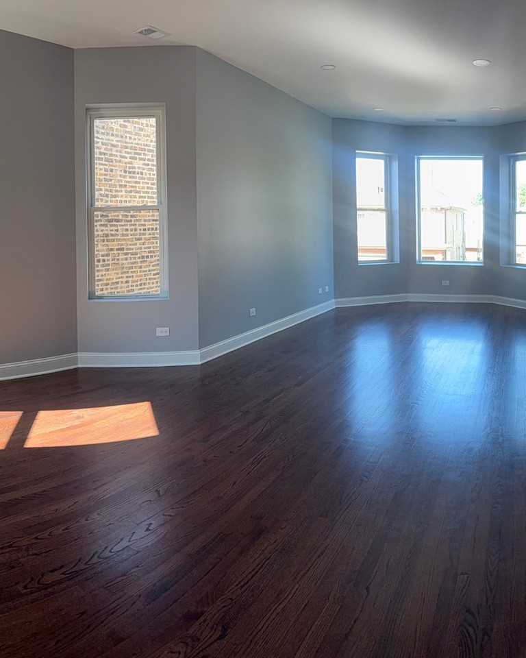 2427 N Lowell Ave - Photo 2 of 8