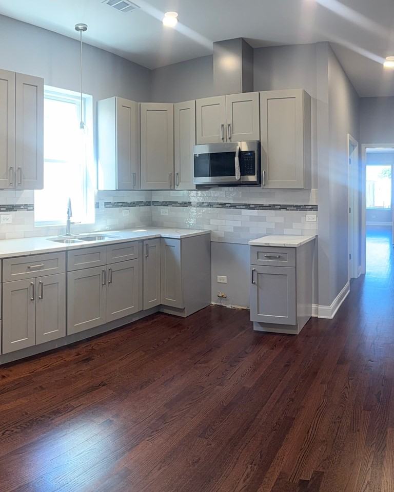 2427 N Lowell Ave - Photo 3 of 8