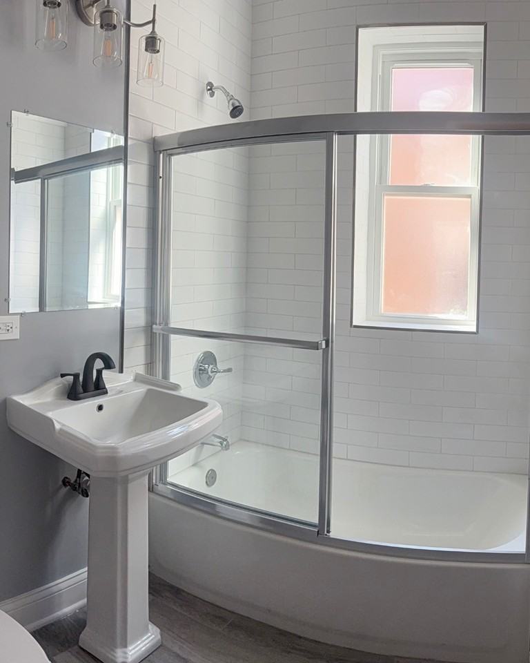 2427 N Lowell Ave - Photo 4 of 8